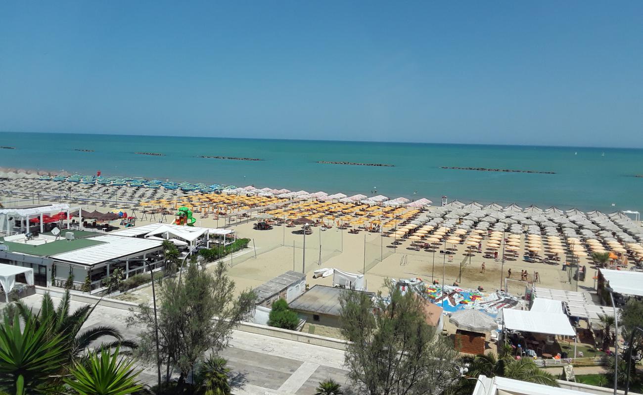 Фото Spiaggia di Pescara с золотистый песок поверхностью