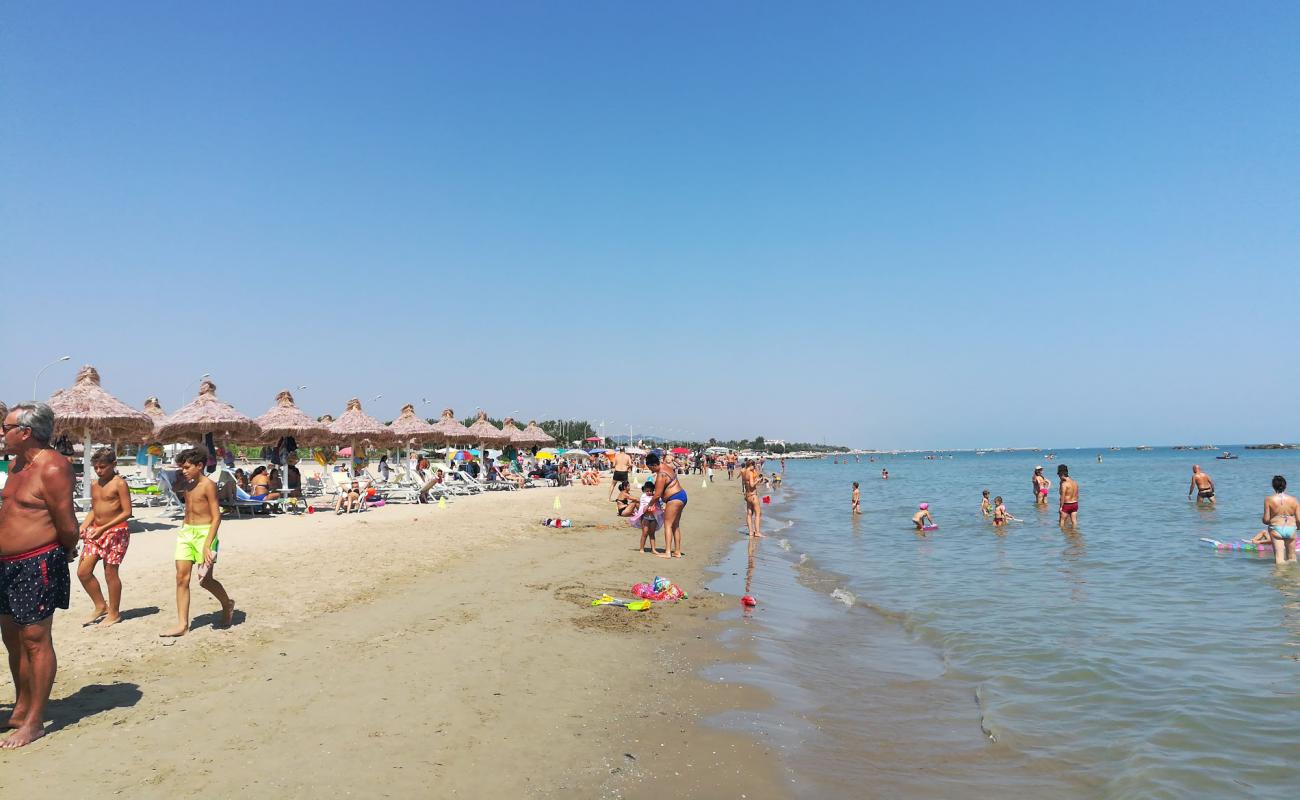 Фото Spiaggia di Cologna с золотистый песок поверхностью