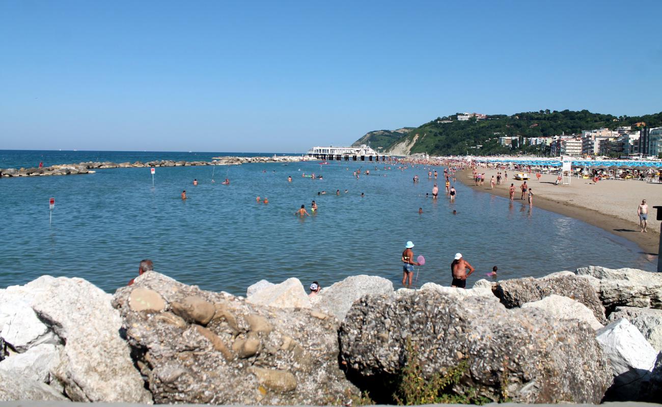 Фото Spiaggia Gabicce Mare с светлый песок поверхностью