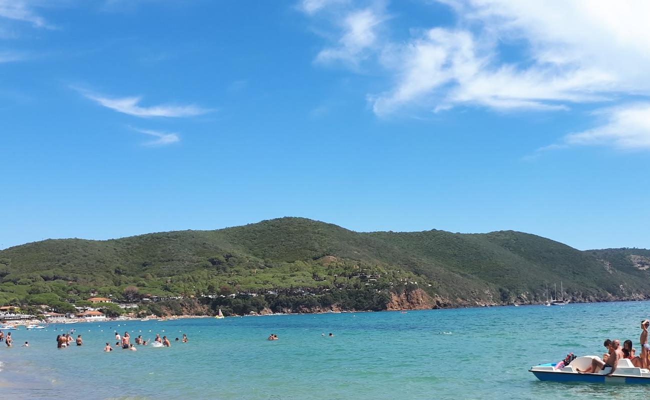 Фото Spiaggia Di Lacona с светлый песок поверхностью