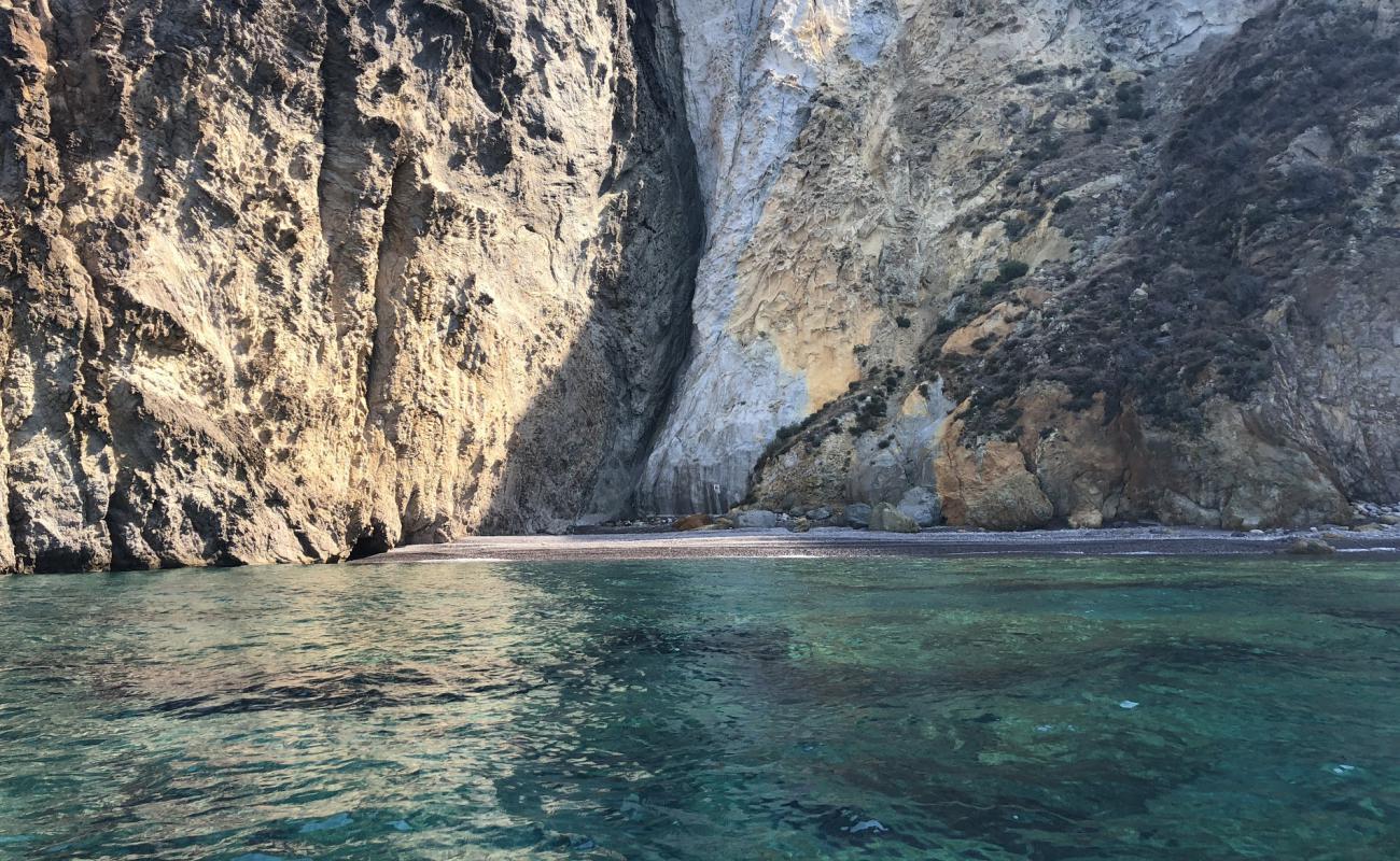 Фото Spiaggia delle Grottelle с светлая галька поверхностью