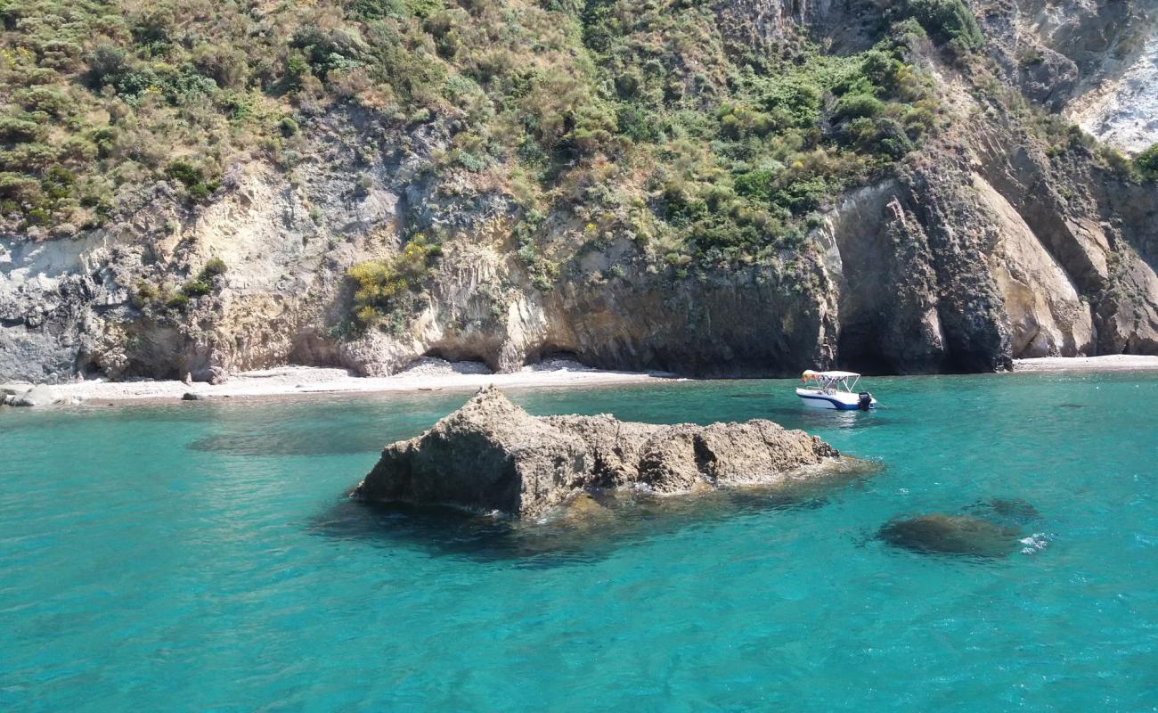 Фото Spiaggia di Vricci с белая галька поверхностью