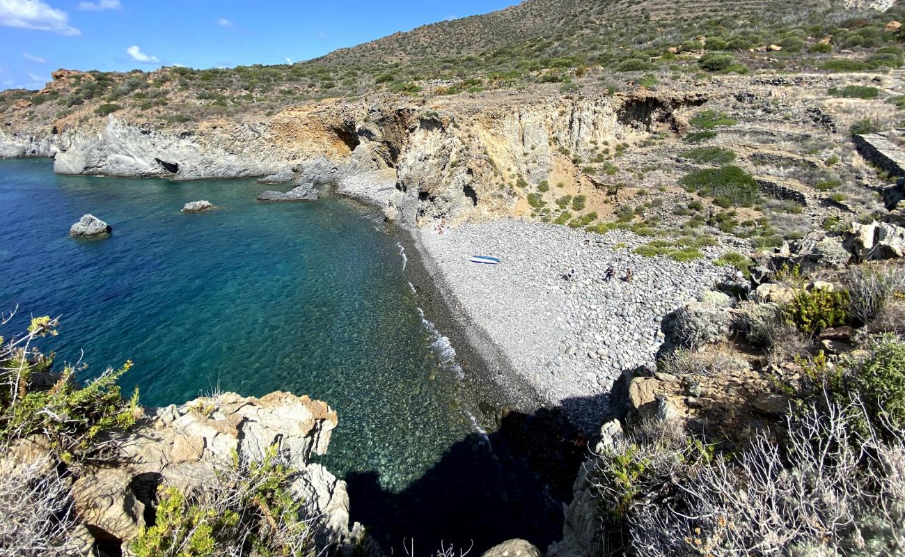 Фото Junco cove beach с серая галька поверхностью