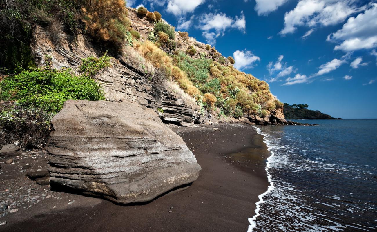 Фото Mulberry beach с черный песок поверхностью