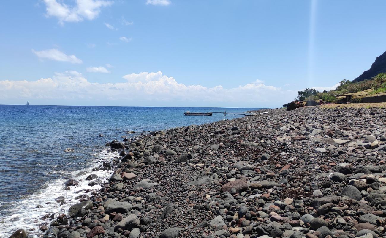 Фото Bazzina beach с серая галька поверхностью