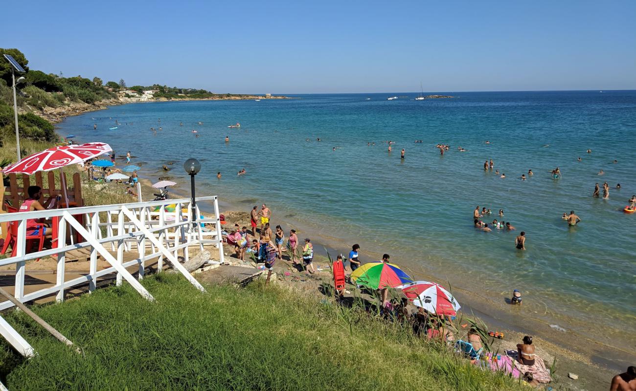 Фото Spiaggia Fanusa с песок с камнями поверхностью