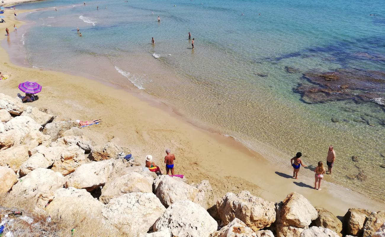 Фото Spiaggia Pantanello с темный чистый песок поверхностью