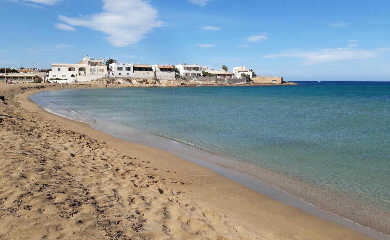 Фото Spiaggia Morghella с темный песок поверхностью