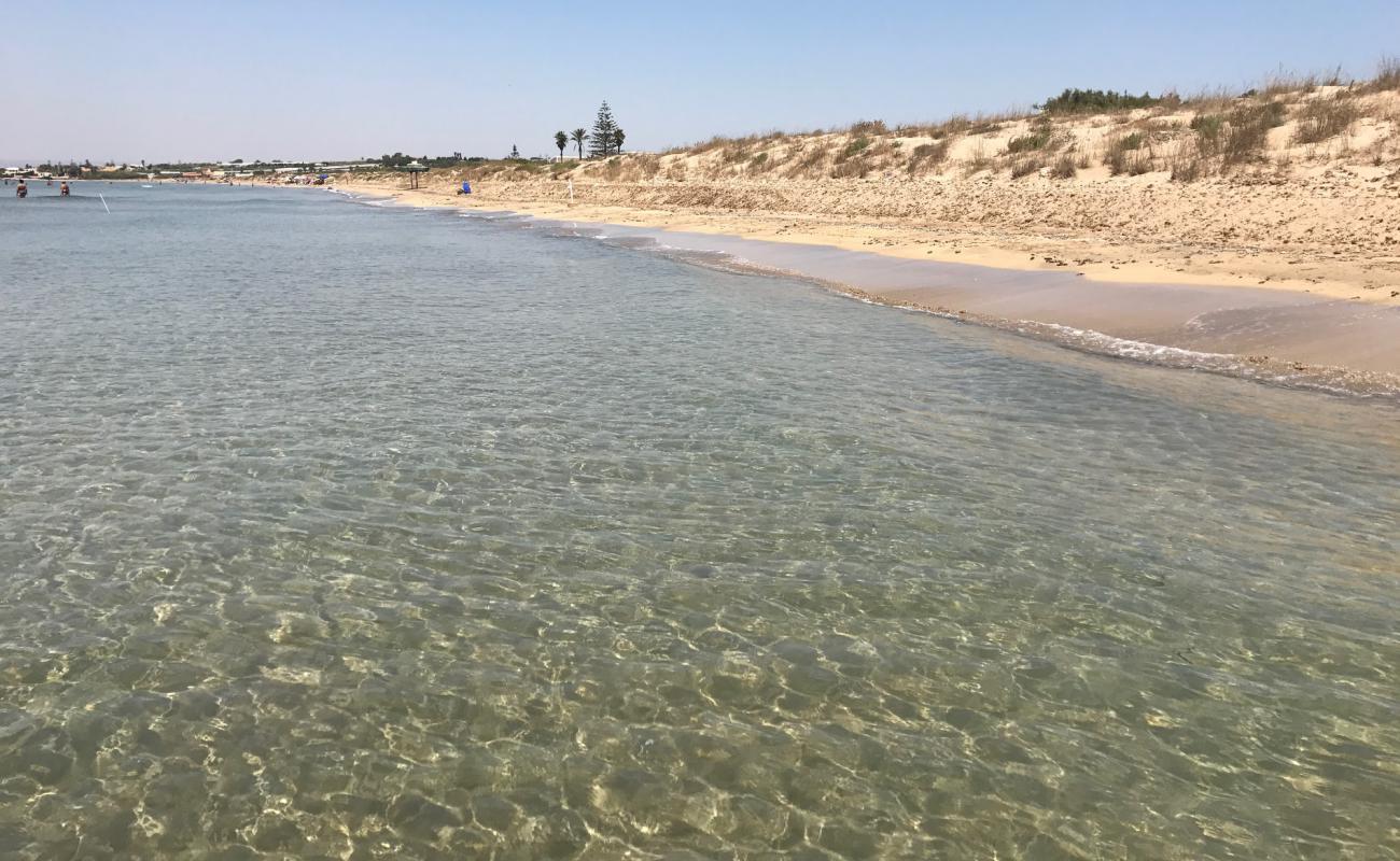 Фото Spiaggia Scarpitta с темный песок поверхностью