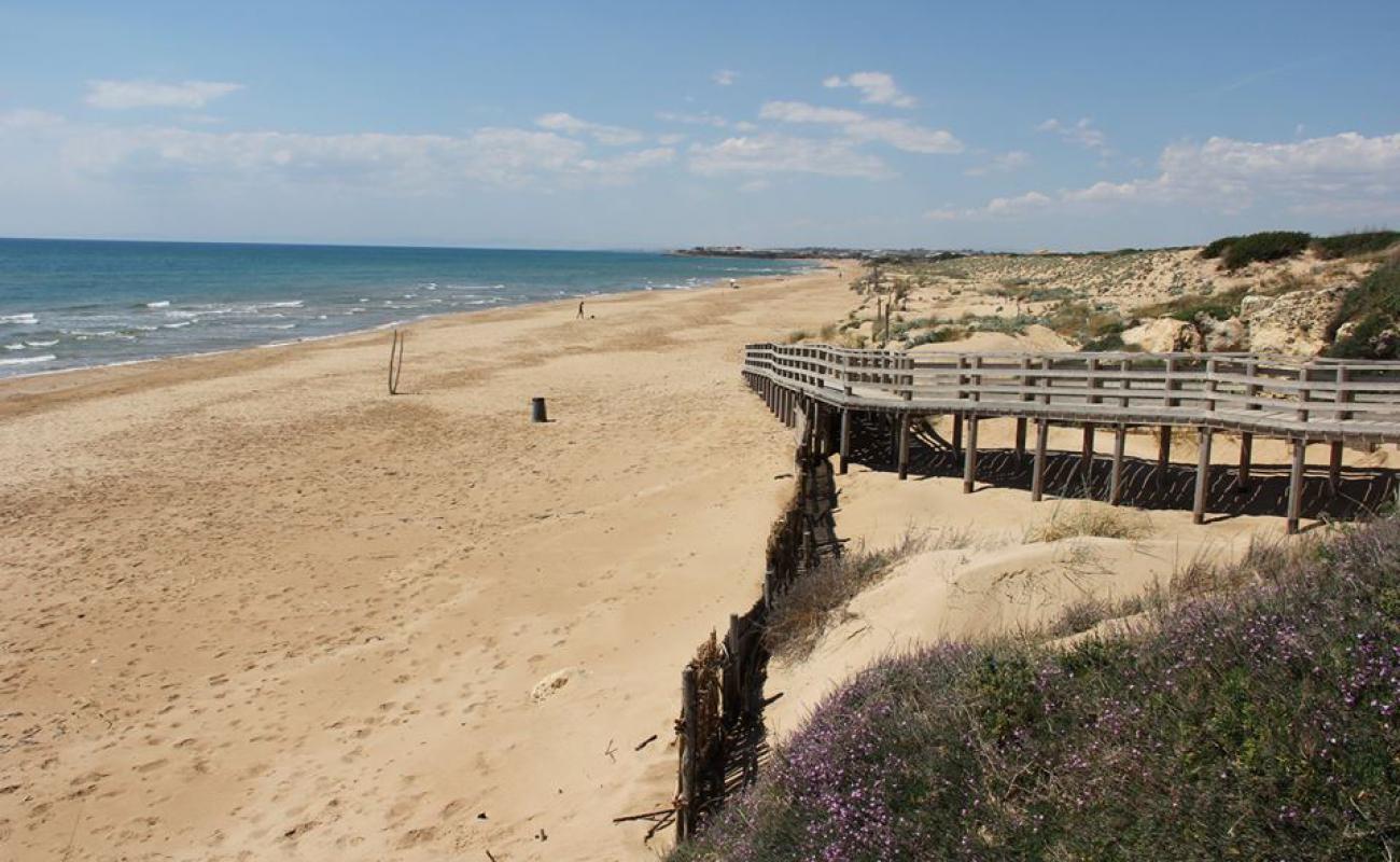 Фото Randello beach с светлый песок поверхностью