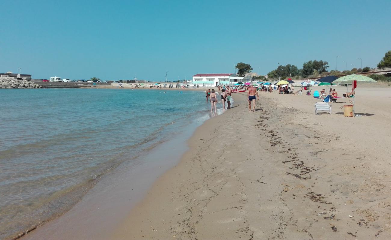 Фото Caos beach с золотистый песок поверхностью