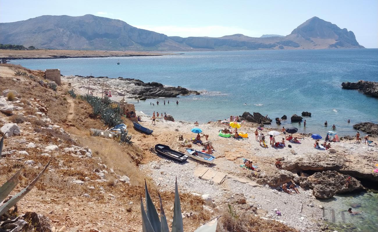 Фото Spiaggia Di Isulidda с камни поверхностью