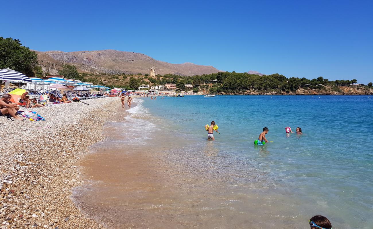 Фото Spiaggia Di Guidaloca с светлая галька поверхностью