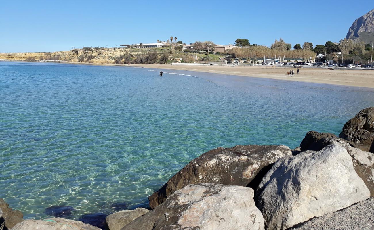 Фото Spiaggia Magaggiari с светлый песок поверхностью