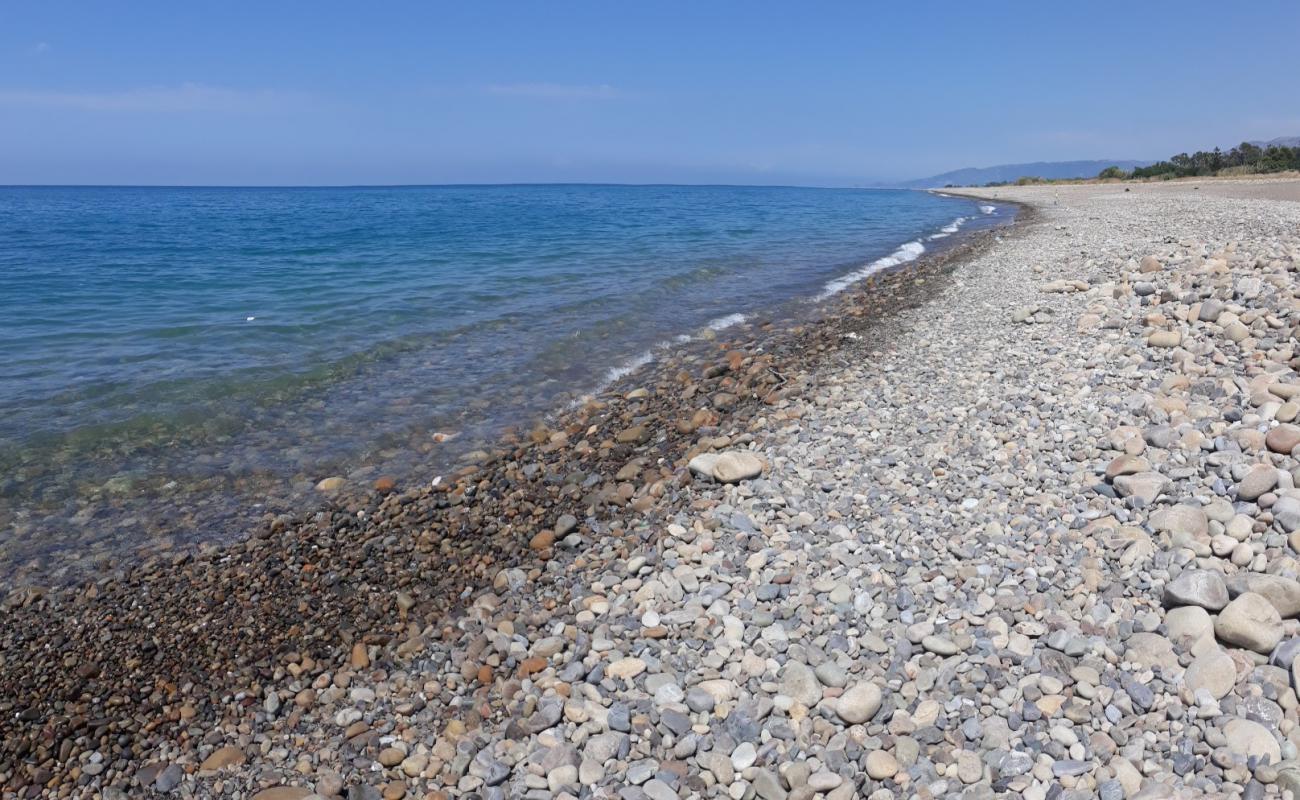 Фото Acquedolci beach с песок с галькой поверхностью