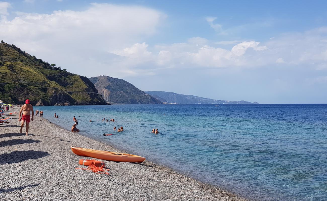 Фото Capo Calava beach с серая чистая галька поверхностью