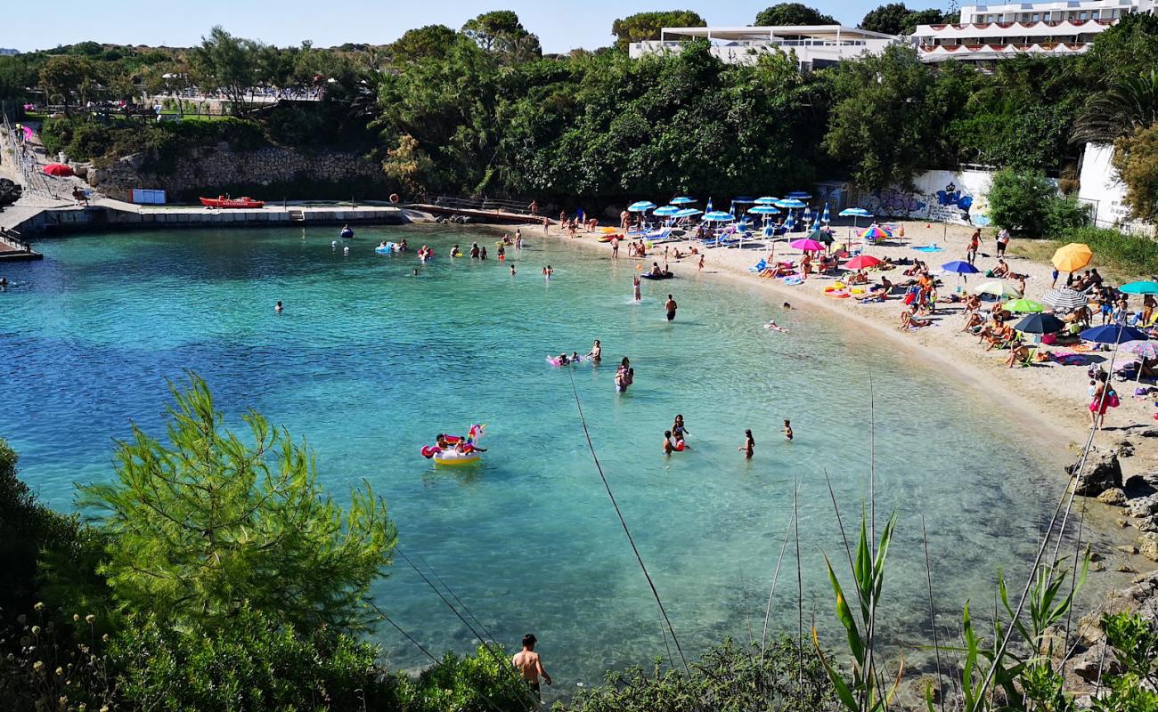 Фото Spiaggia di Porto Cupo с темный песок поверхностью