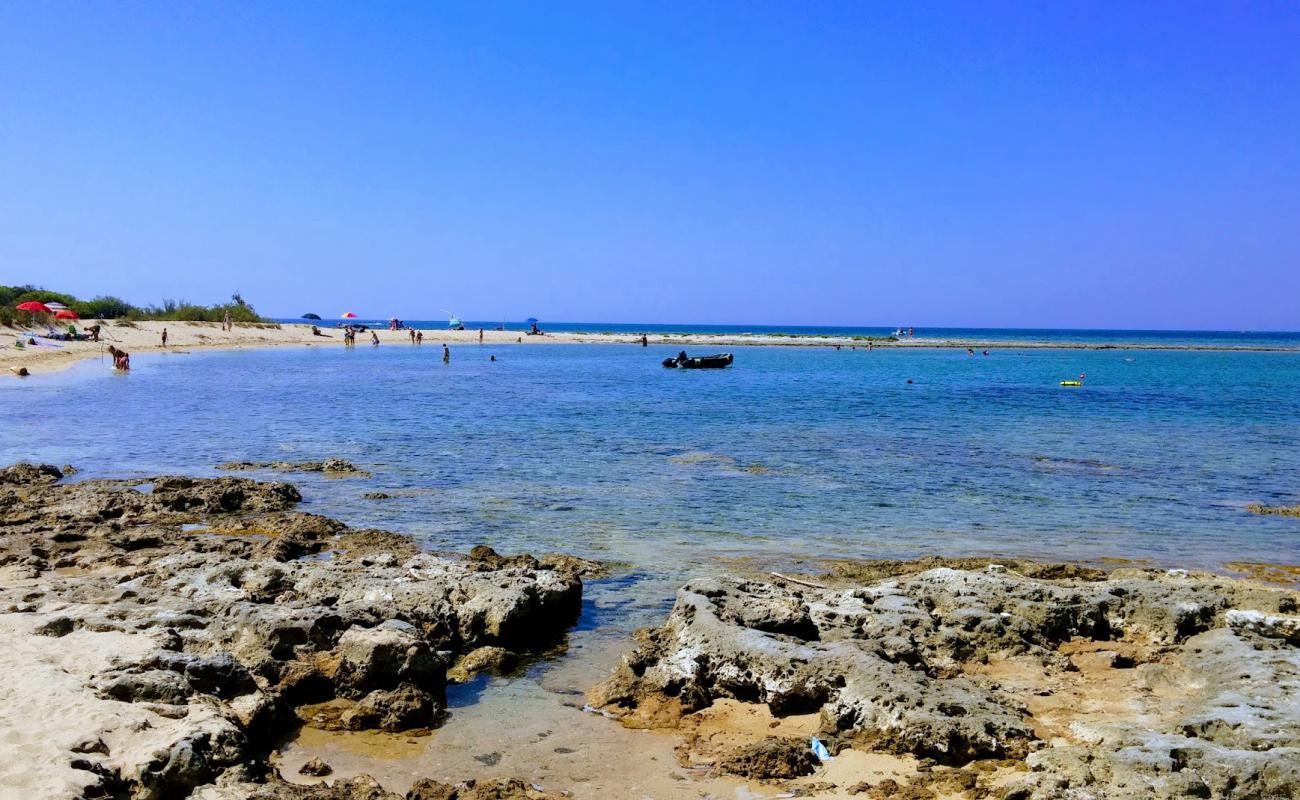 Фото Scoglio il campo beach с светлый песок поверхностью