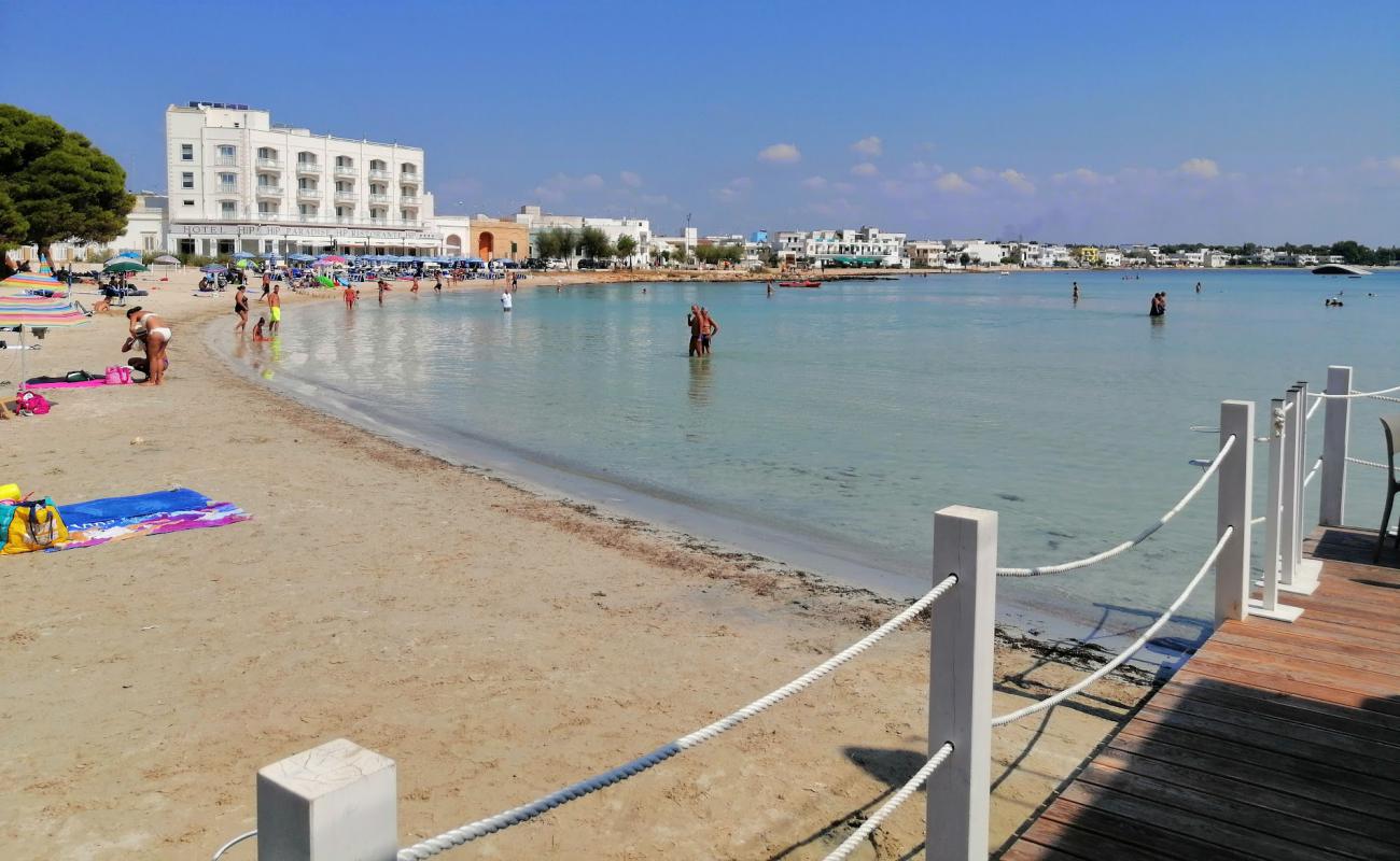 Фото Spiaggia di Porto Cesareo с золотистый песок поверхностью