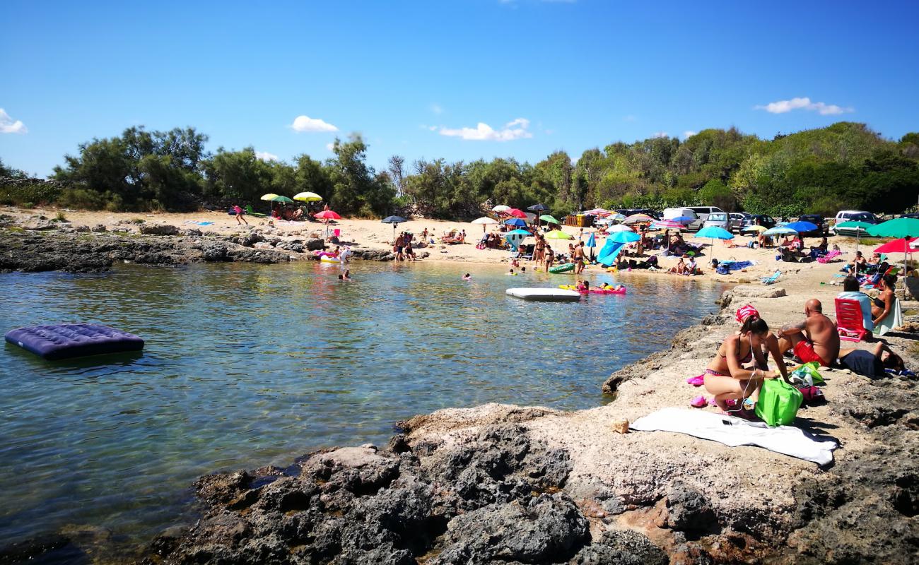 Фото Spiaggia di Serra Cicora с светлый песок поверхностью