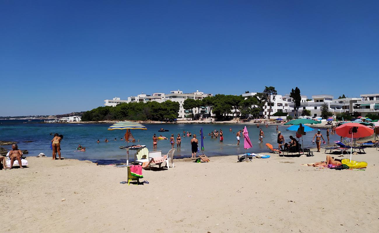 Фото Lido Torre beach с светлый песок поверхностью