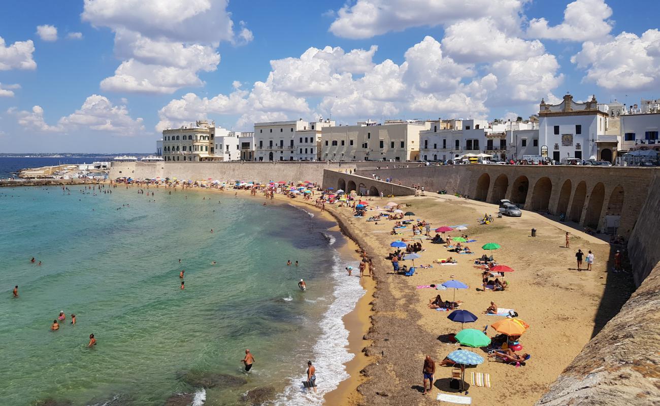 Фото Spiaggia della Purita с светлый песок поверхностью