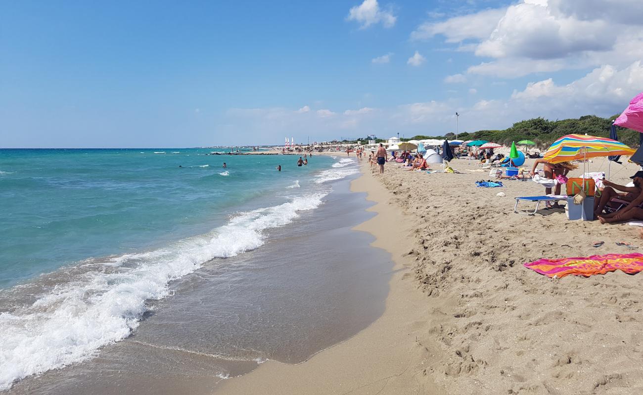 Фото Spiaggia di Via G.Battista с золотистый песок поверхностью