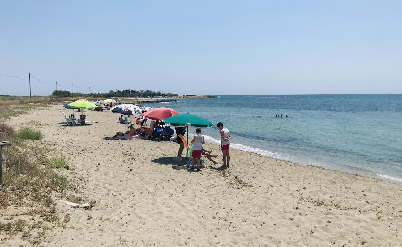 Фото beach of Paduli с светлый песок поверхностью