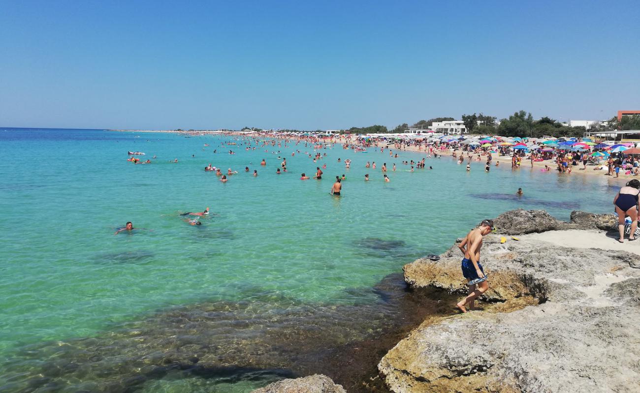 Фото Lido Marini beach с золотистый песок поверхностью