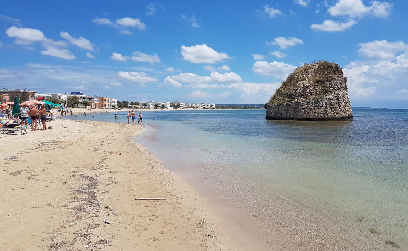 Фото Spiaggia Marina Di Salve с золотистый песок поверхностью