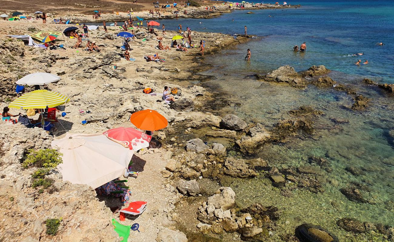 Фото Spiaggia di Baia dell'Orte с камни поверхностью