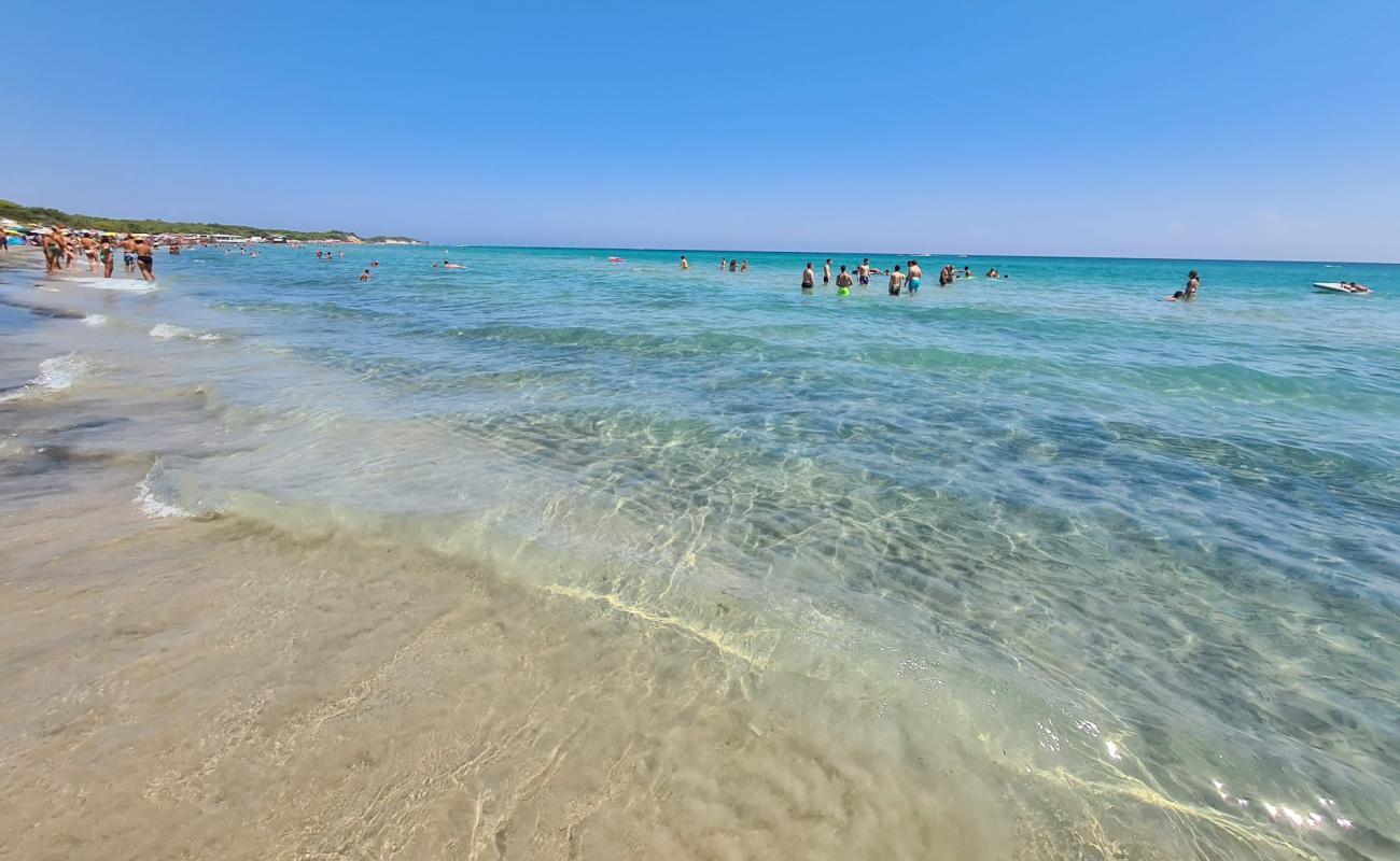 Фото Spiaggia Laghi Alimini с золотистый песок поверхностью