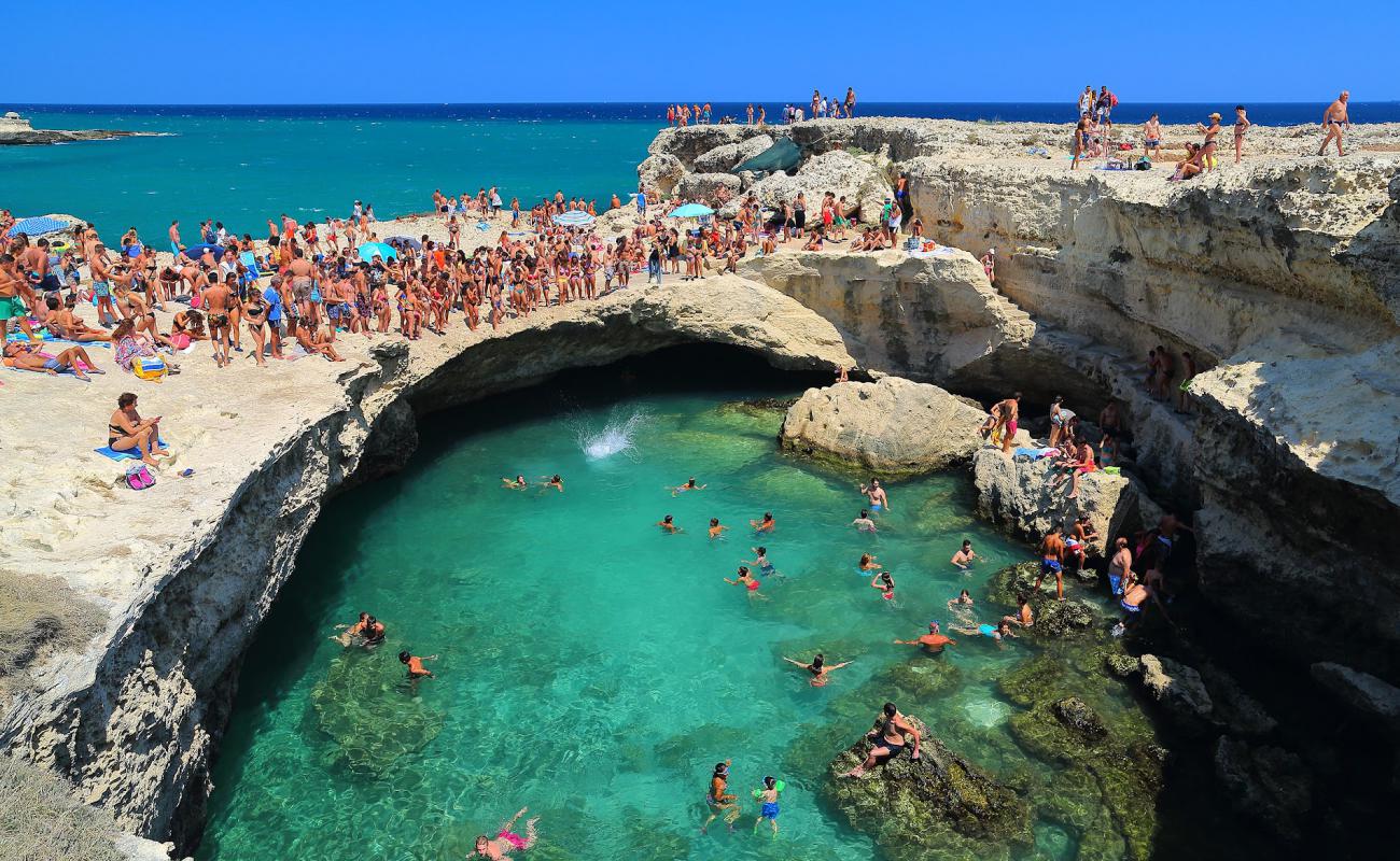 Фото Grotta della Poesia с камни поверхностью