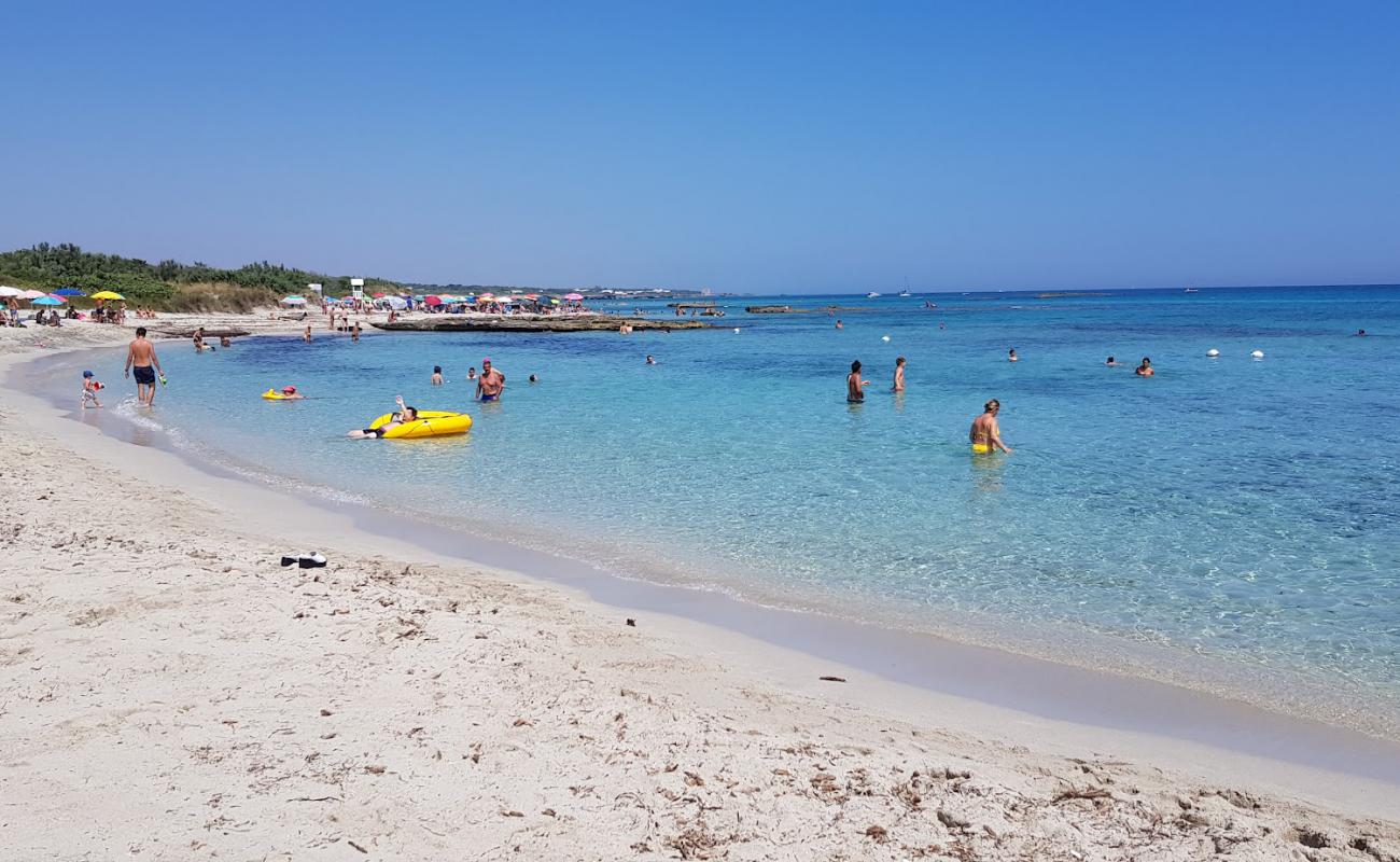 Фото Mora Mora beach с золотистый песок поверхностью