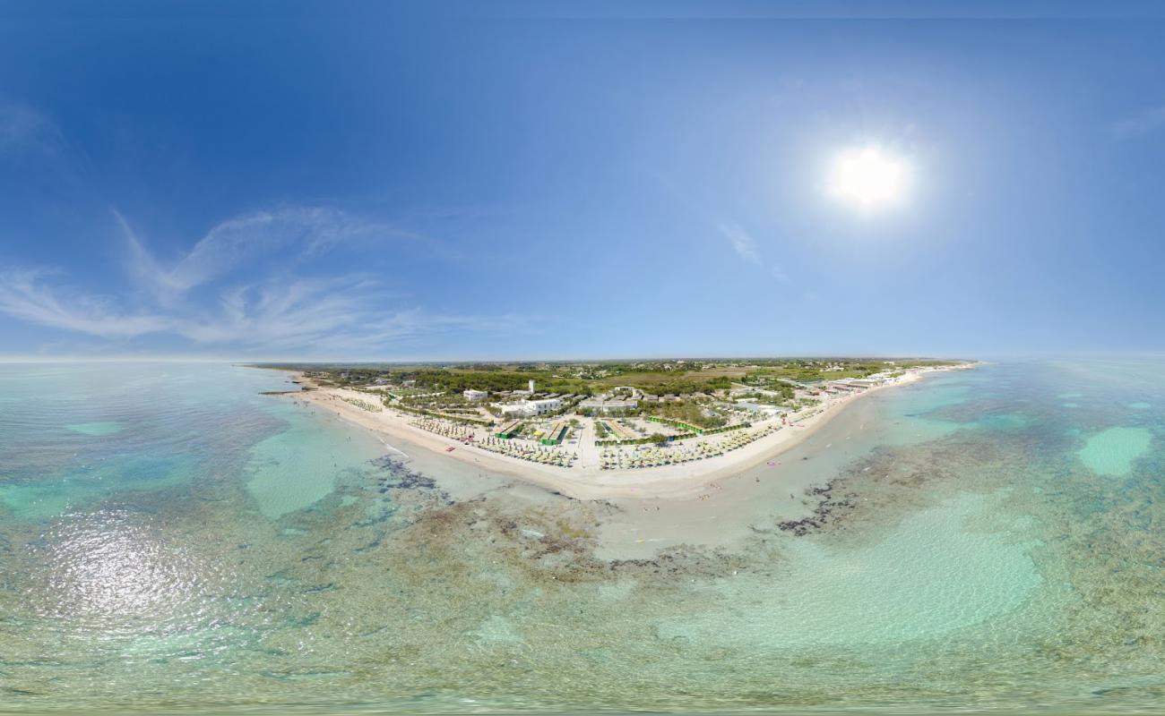 Фото Idrovore beach с светлый песок поверхностью