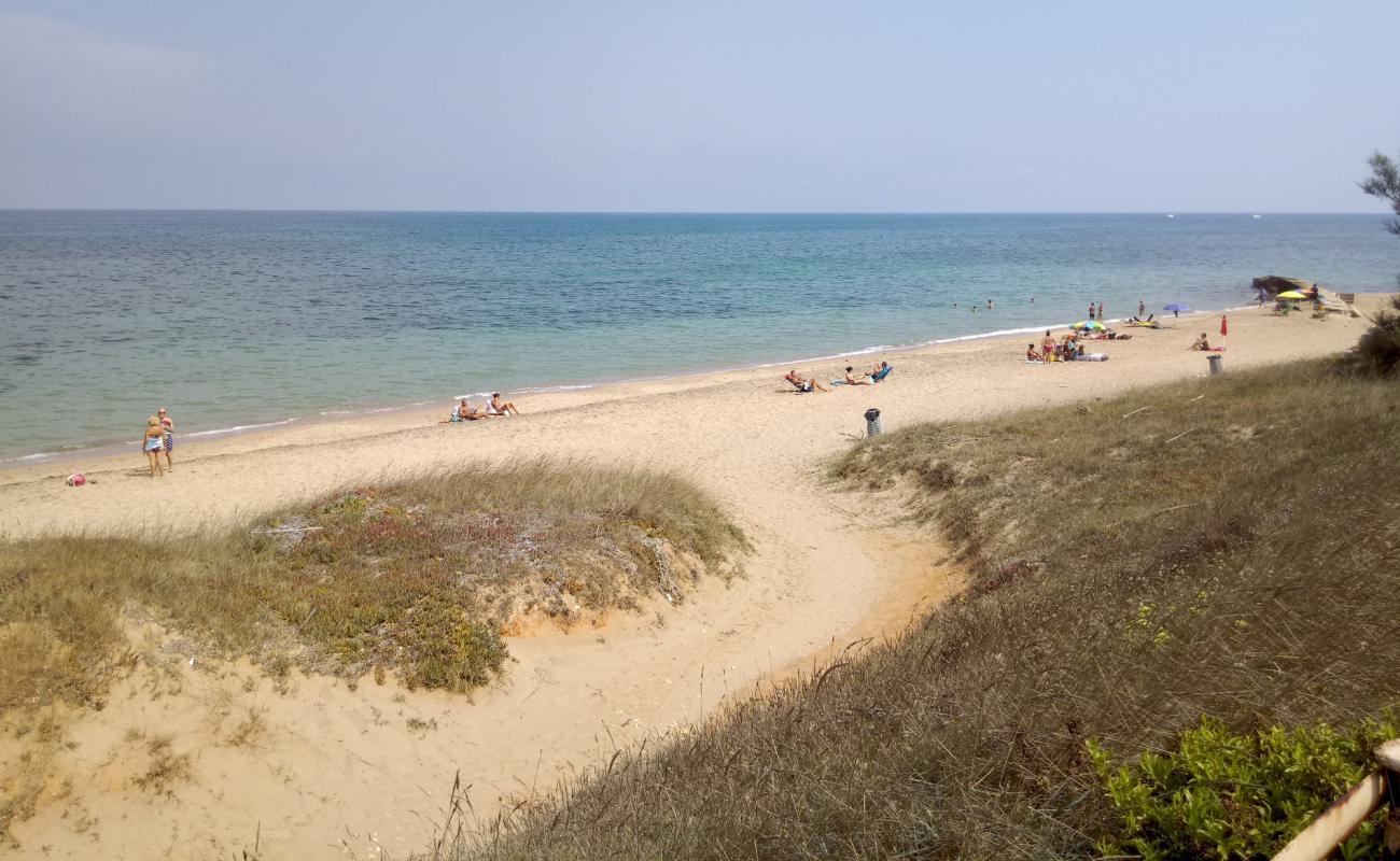 Фото Spiaggia di Sciaia с светлый песок поверхностью