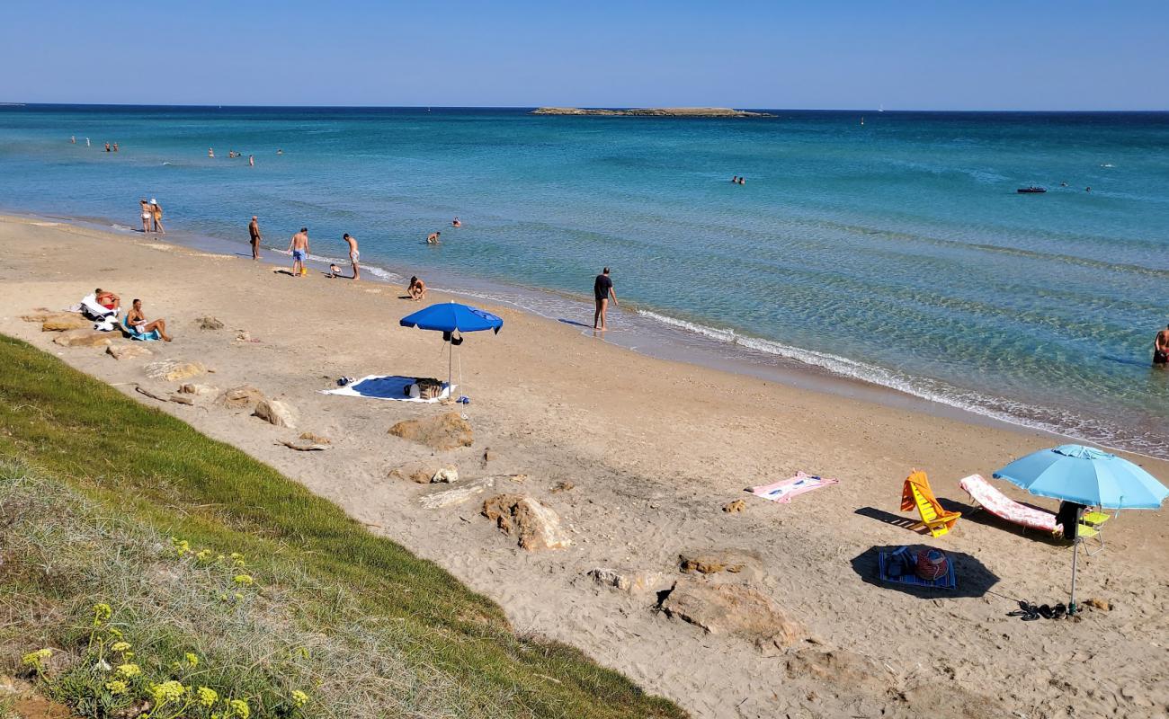 Фото Posticeddu beach с золотистый песок поверхностью