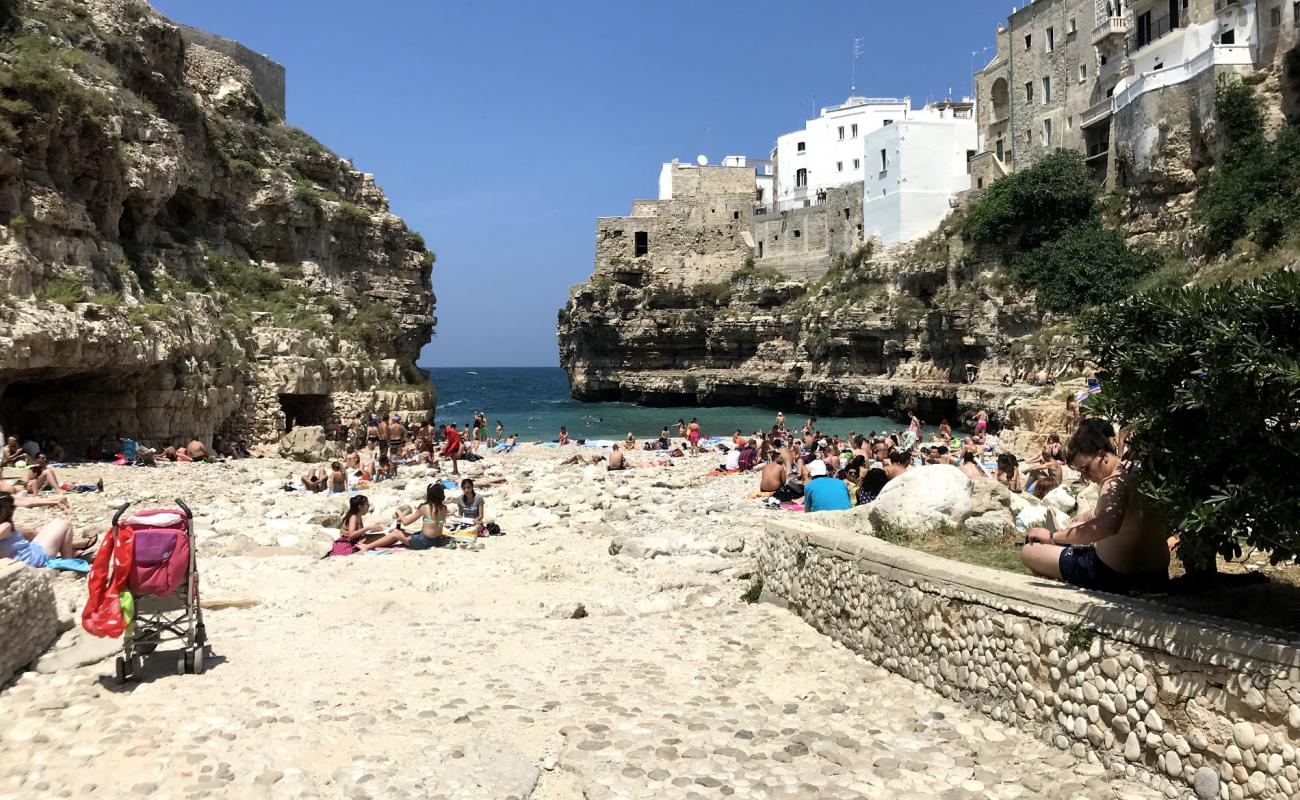 Фото Lama Monachile beach с светлая галька поверхностью