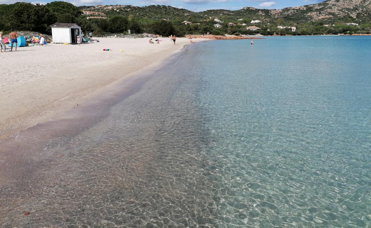 Фото Spiaggia Porto Istana с светлый песок поверхностью