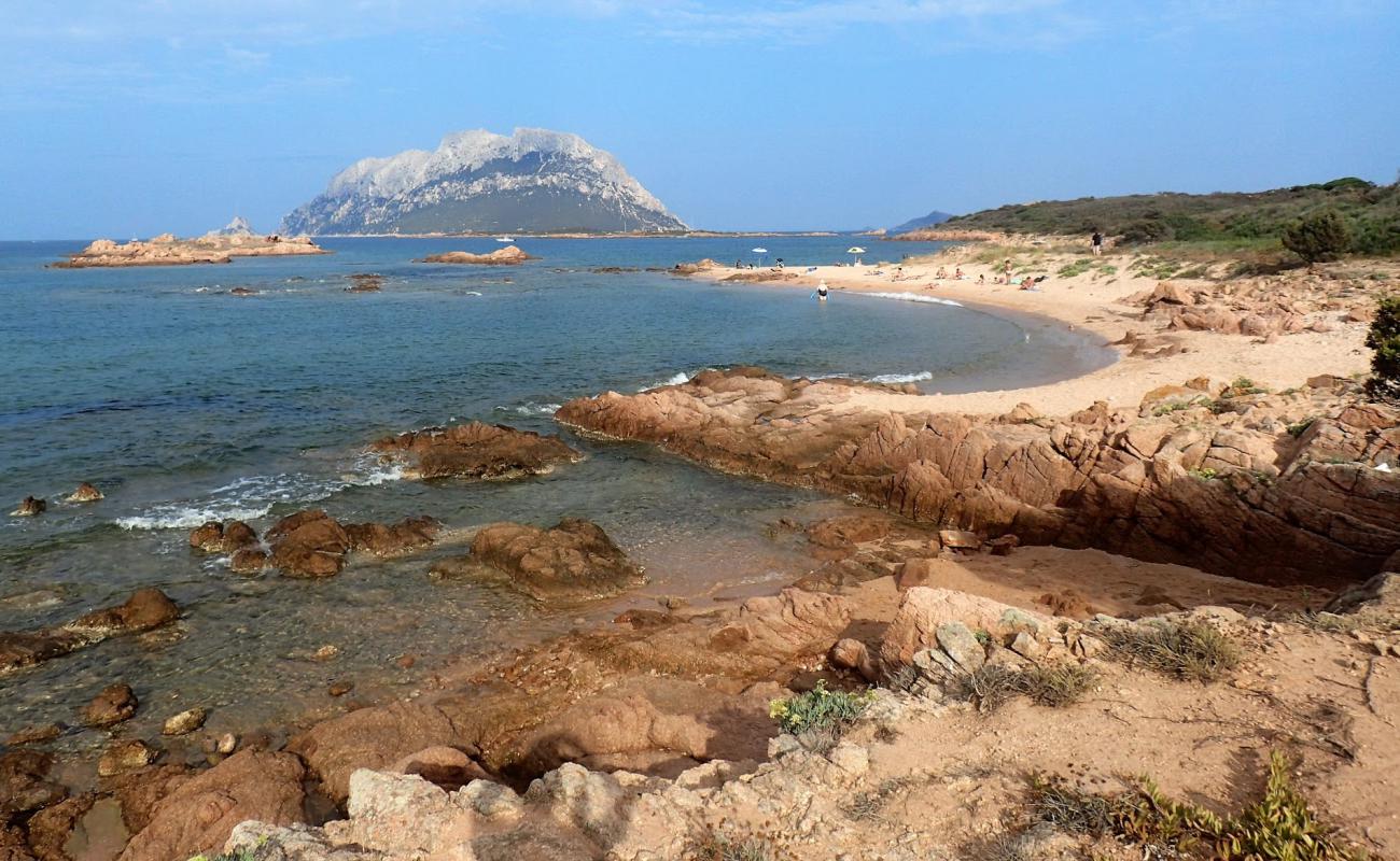 Фото Punta Corallina beach с песок с галькой поверхностью