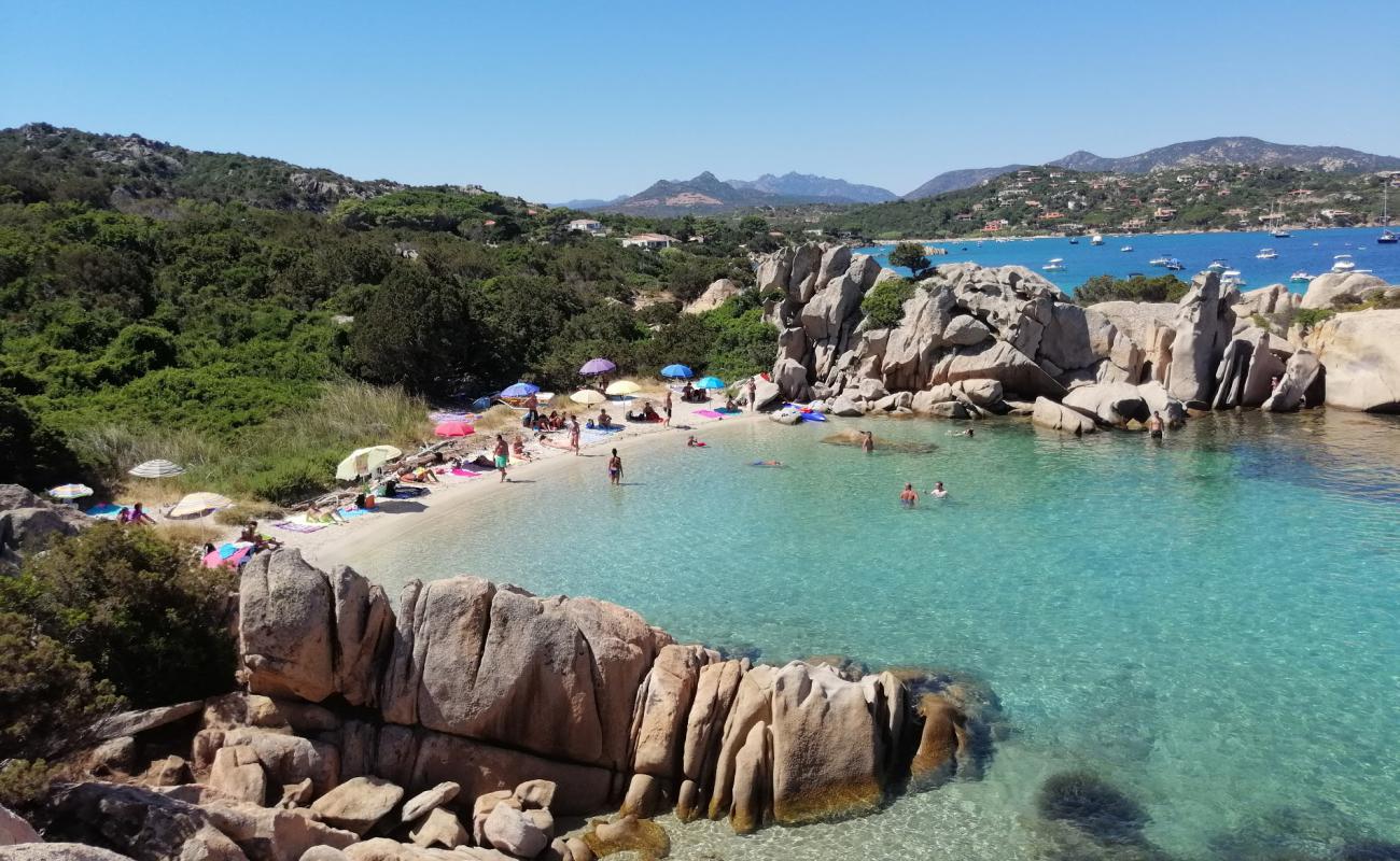 Фото Spiaggia Delle Vacche с светлый песок поверхностью