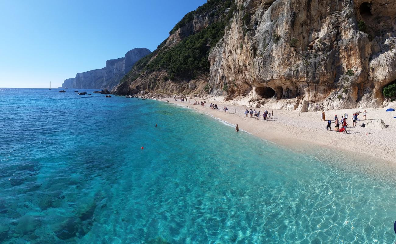 Фото Spiaggia Dei Gabbiani с белая чистая галька поверхностью