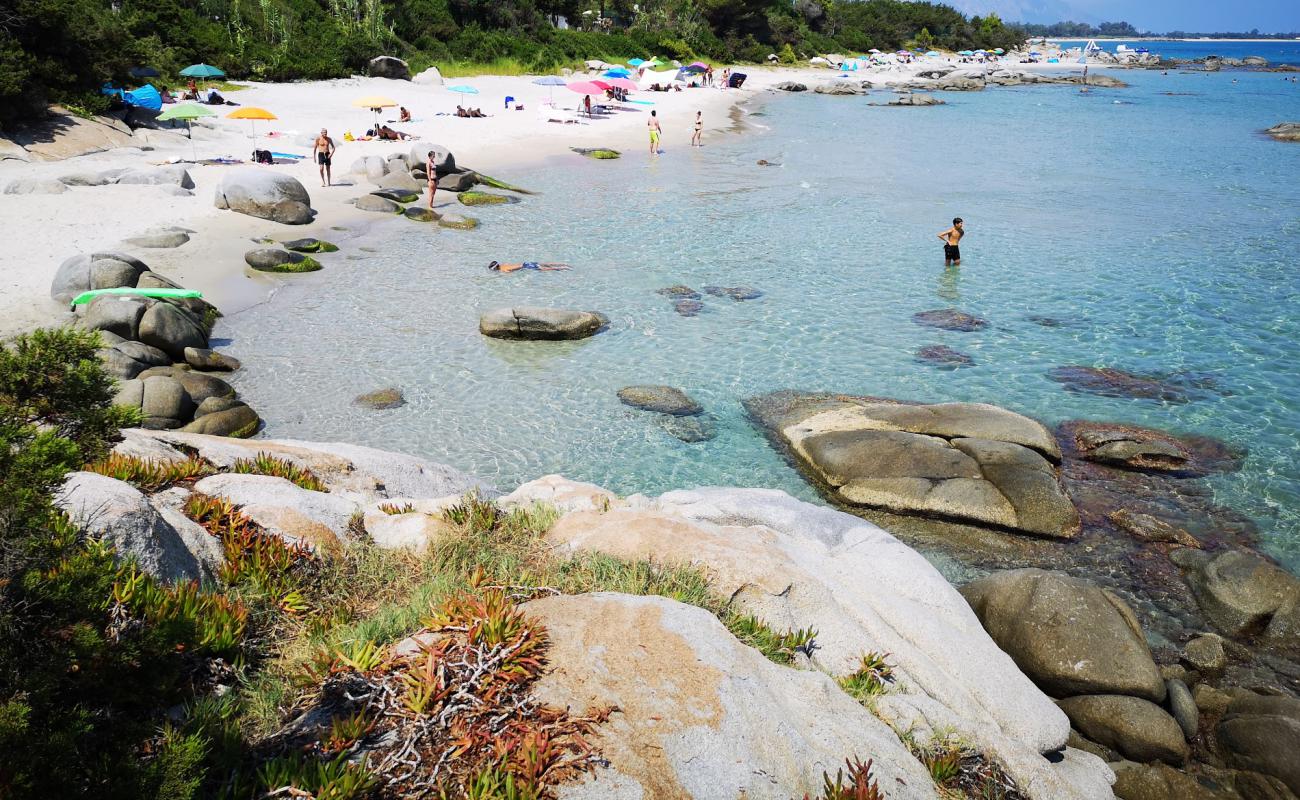 Фото Spiaggia del Lido di Orri с золотистый песок поверхностью