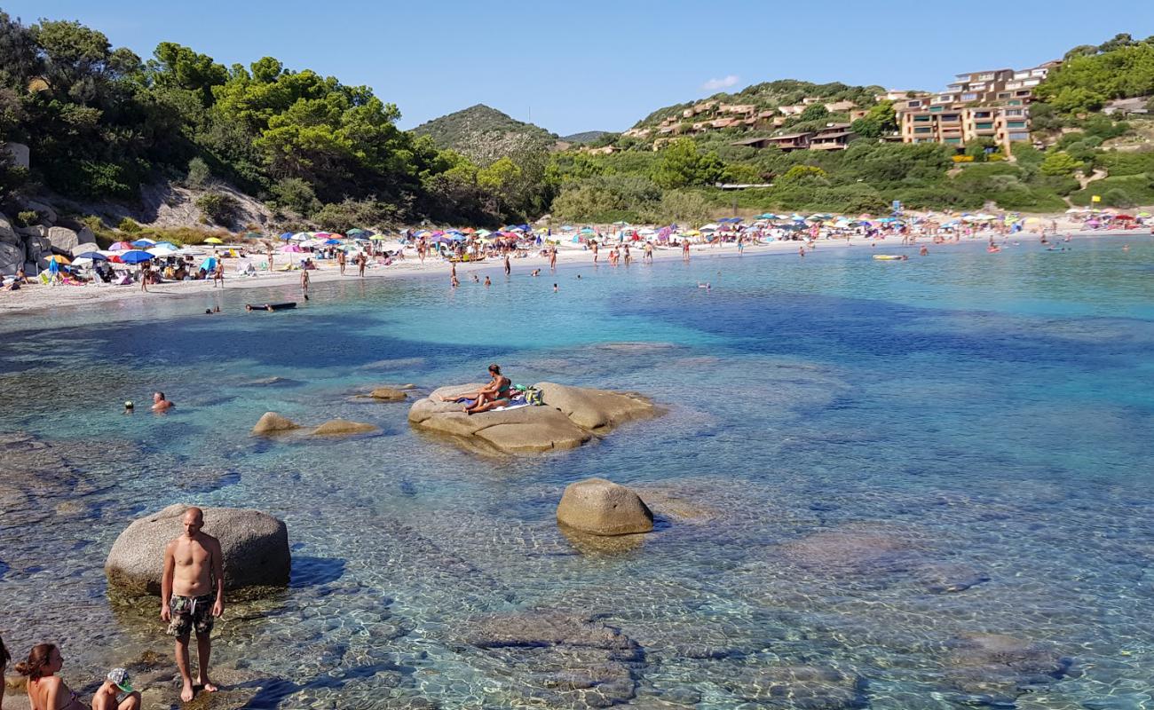 Фото Spiaggia Di Simius с светлый песок поверхностью