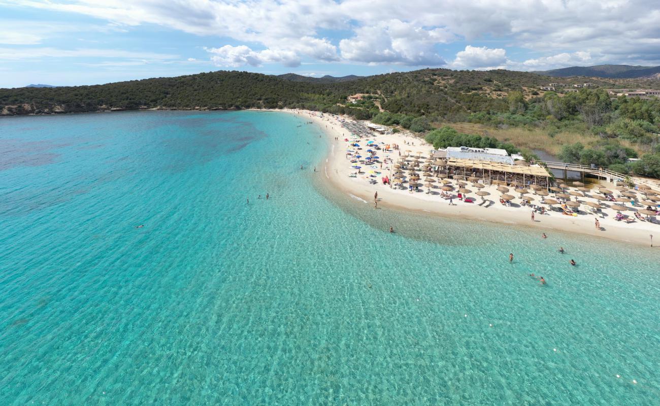 Фото Spiaggia Di Tuerredda с золотистый песок поверхностью