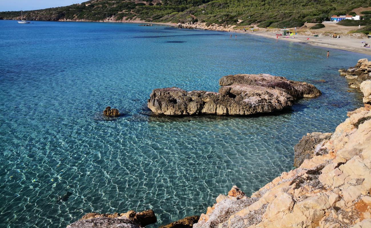 Фото Spiaggia Coaquaddus с светлый песок поверхностью