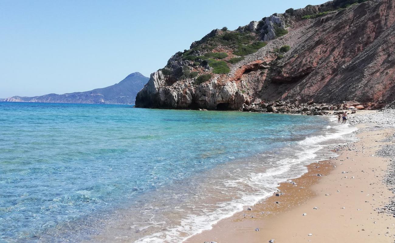 Фото Spiaggia Di Buggerru с светлый песок поверхностью