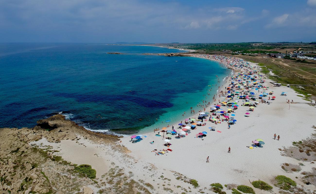 Фото Spiaggia di Is Arutas с белый чистый песок поверхностью