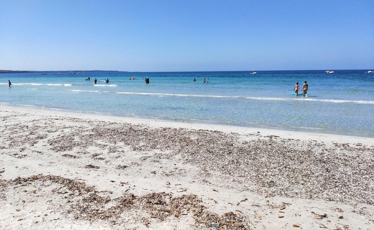 Фото Spiaggia Di Putzu Idu с белый чистый песок поверхностью