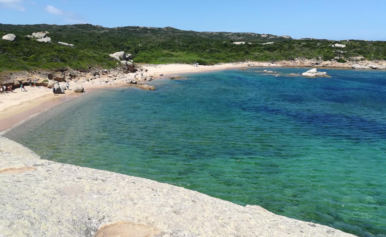 Фото Spiaggia La Licciola с светлый песок поверхностью